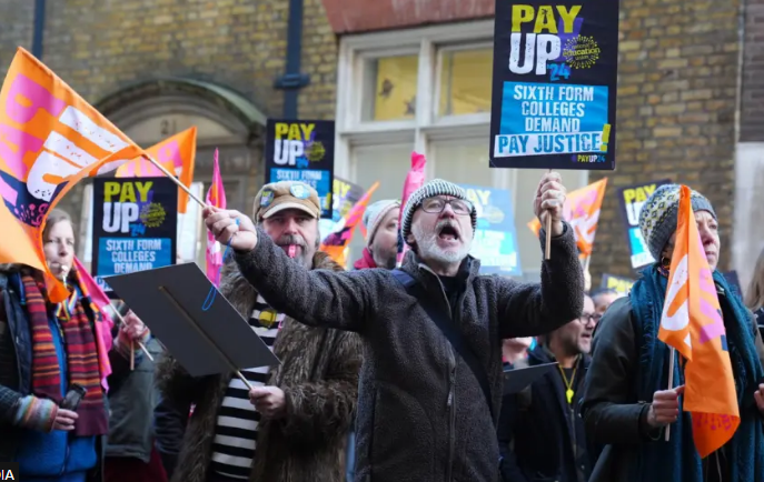 Sixth form college teachers strike over pay