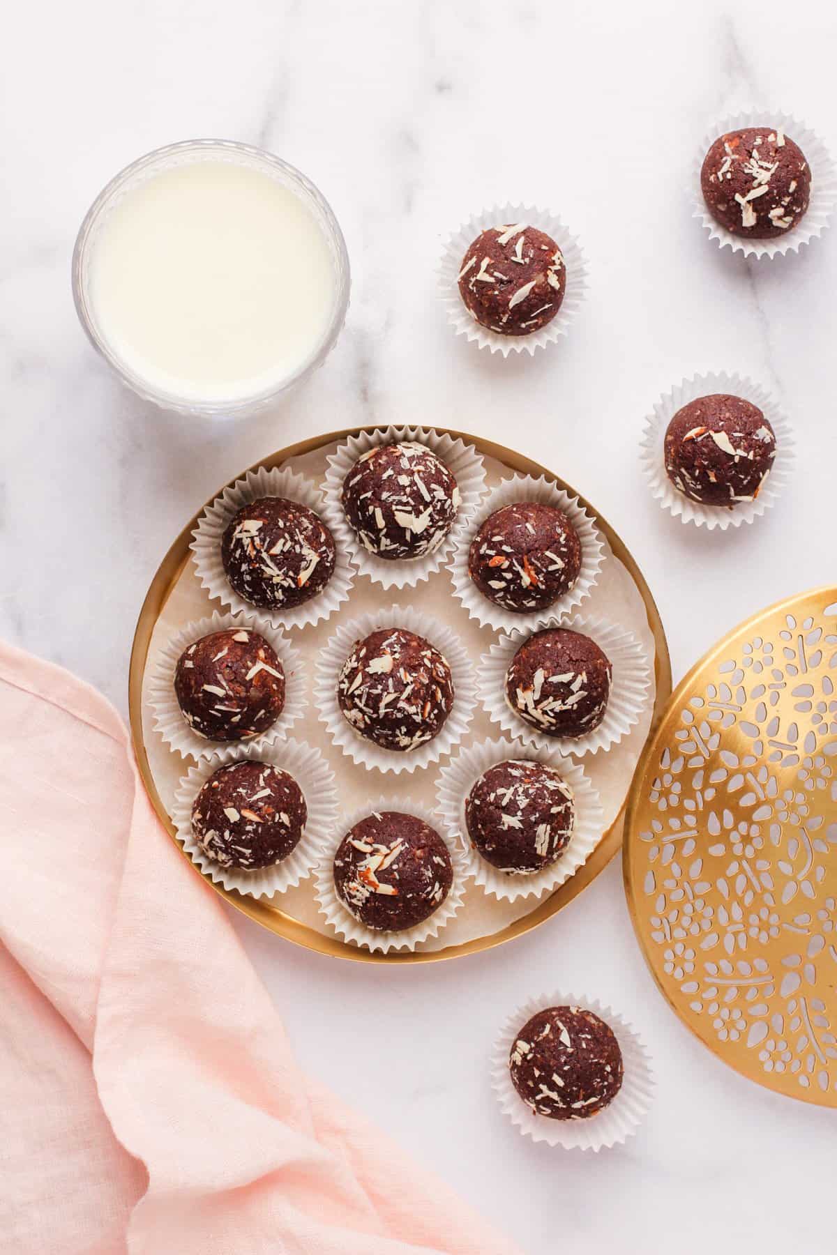 No-Bake Quinoa Almond Date Protein Balls